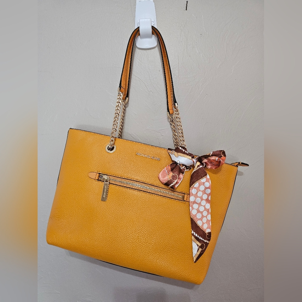 Michael Kors Jetset Honeycomb/ Mustard Leather Tote with Scarf Accent Brand New